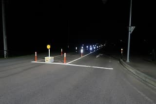 ラバーポール 夜間