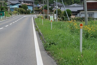 差込式木製デリネーター 世田米中学校付近