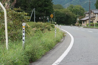 差込式木製デリネーター 中沢公民館付近