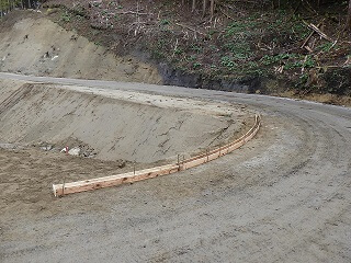 スラグカーブ 型枠・鉄筋打込み